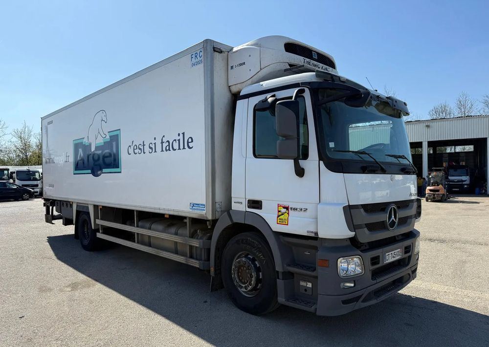 Mercedes-Benz ACTROS 1832 4X2 CHŁODNIA TERMOKING T1200-R Winda - Kamion frigorifer: foto 1 Mercedes-Benz ACTROS 1832 4X2 CHŁODNIA TERMOKING T1200-R Winda - Kamion frigorifer: foto 1