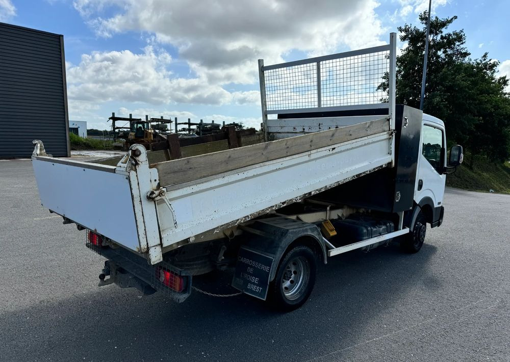 Nissan NT400 - Kamion vetëshkarkues: foto 4 Nissan NT400 - Kamion vetëshkarkues: foto 4