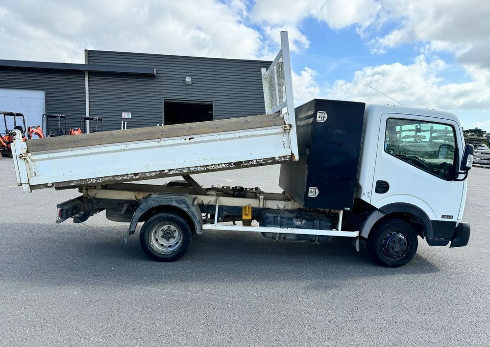 Nissan NT400 - Kamion vetëshkarkues: foto 5 Nissan NT400 - Kamion vetëshkarkues: foto 5