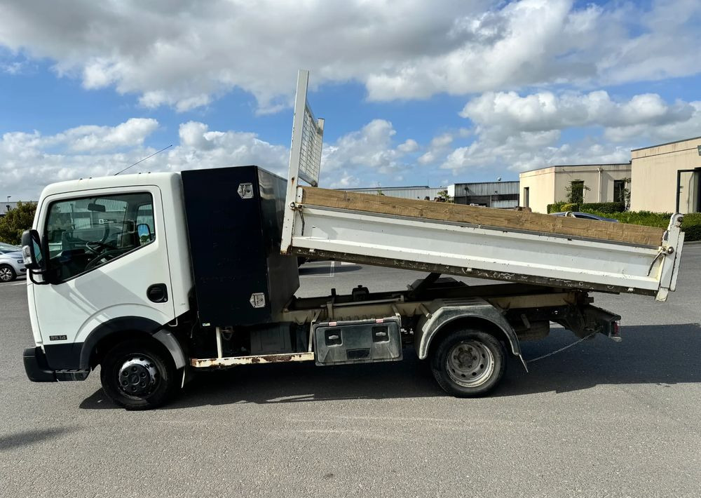 Nissan NT400 - Kamion vetëshkarkues: foto 2 Nissan NT400 - Kamion vetëshkarkues: foto 2