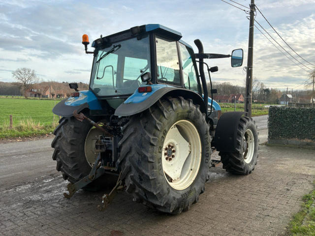 New Holland TS115 - Makineri ndërtimi: foto 5 New Holland TS115 - Makineri ndërtimi: foto 5