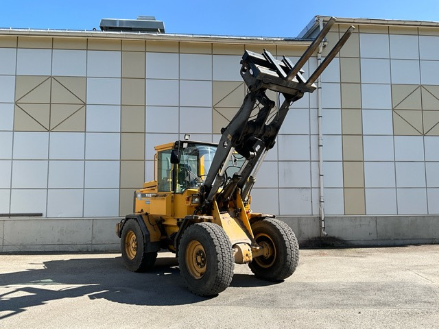 Volvo L50C - Pirun ngritës: foto 1 Volvo L50C - Pirun ngritës: foto 1
