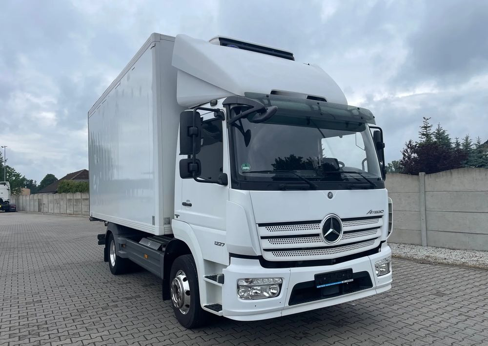 Mercedes-Benz ATEGO 1227 CHŁODNIA HAKOWA / HAKÓWKA - Kamion frigorifer: foto 3 Mercedes-Benz ATEGO 1227 CHŁODNIA HAKOWA / HAKÓWKA - Kamion frigorifer: foto 3