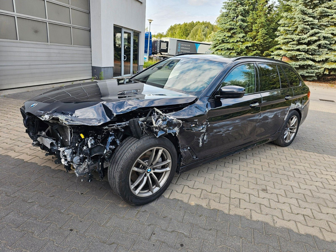 BMW 520 d M Packet Luftsitze Harman-K TOP Ausstatt. - Veturë: foto 2 BMW 520 d M Packet Luftsitze Harman-K TOP Ausstatt. - Veturë: foto 2