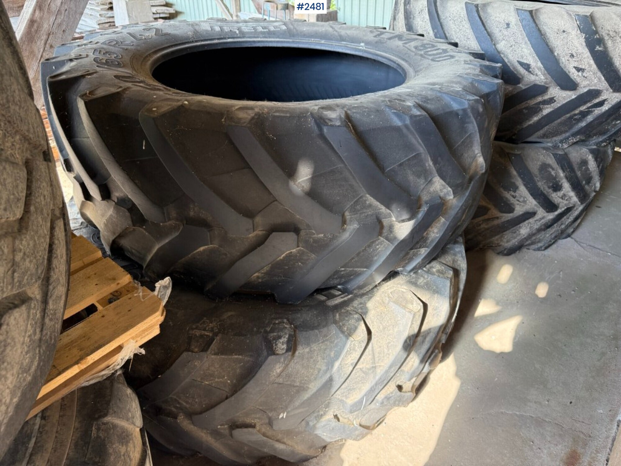 2 tires for tractor Pirelli 650/65R42 - Gomë për Makineri bujqësore: foto 1 2 tires for tractor Pirelli 650/65R42 - Gomë për Makineri bujqësore: foto 1
