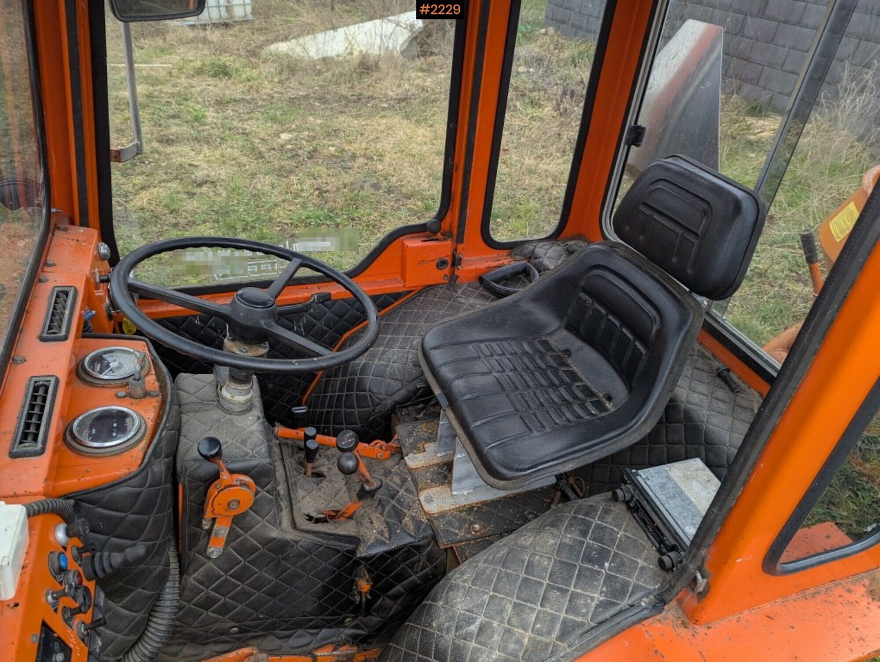 Tractor Holder P60 with multiple implements - Traktor: foto 3 Tractor Holder P60 with multiple implements - Traktor: foto 3