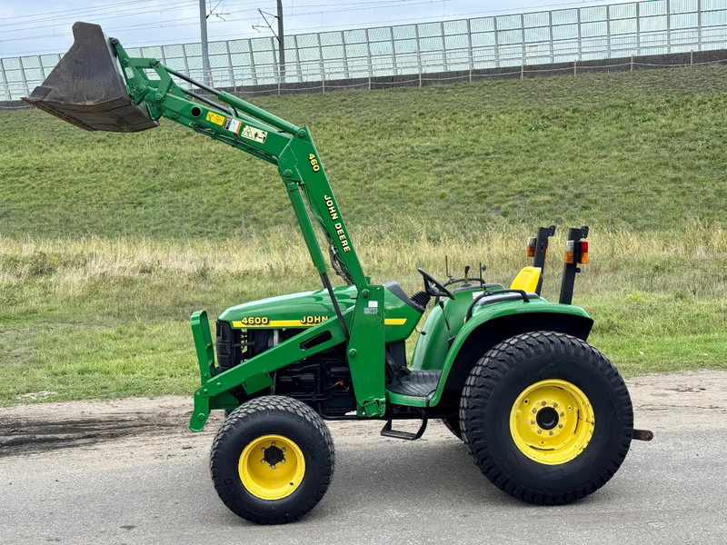 John Deere 4600 compact met voorlader 4X4 hydrostaat GEEN BTW 4600 - Traktor: foto 2 John Deere 4600 compact met voorlader 4X4 hydrostaat GEEN BTW 4600 - Traktor: foto 2