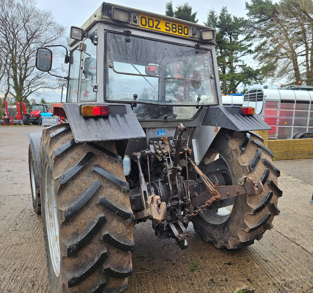 1993 MF 390T 4wd tractor, good off farm condition - Traktor: foto 3 1993 MF 390T 4wd tractor, good off farm condition - Traktor: foto 3