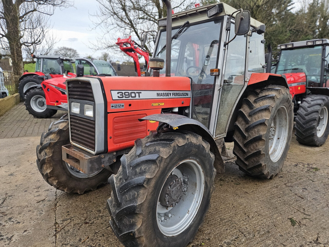 1993 MF 390T 4wd tractor, good off farm condition - Traktor: foto 2 1993 MF 390T 4wd tractor, good off farm condition - Traktor: foto 2