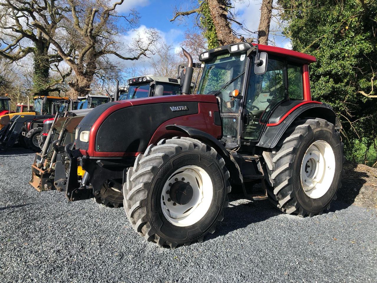 2009 Valtra T171 with front PTO - Traktor: foto 1 2009 Valtra T171 with front PTO - Traktor: foto 1