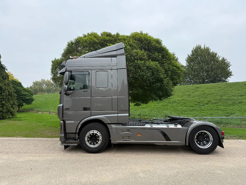 DAF XF 460 4x2 TOP Showtruck - Gjysmë-kamion: foto 2 DAF XF 460 4x2 TOP Showtruck - Gjysmë-kamion: foto 2