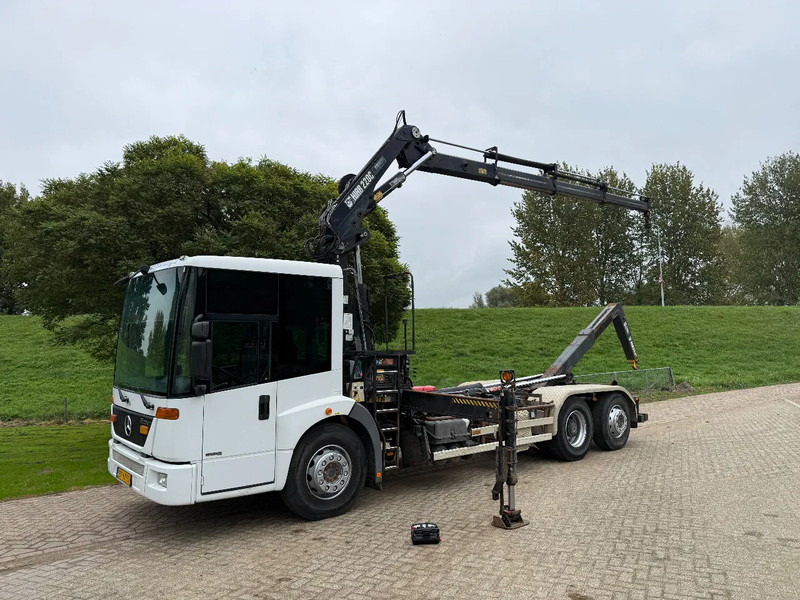 Mercedes-Benz Econic Hiab 220-Hooklift-6x2-Remote - Kamion me vinç: foto 1 Mercedes-Benz Econic Hiab 220-Hooklift-6x2-Remote - Kamion me vinç: foto 1