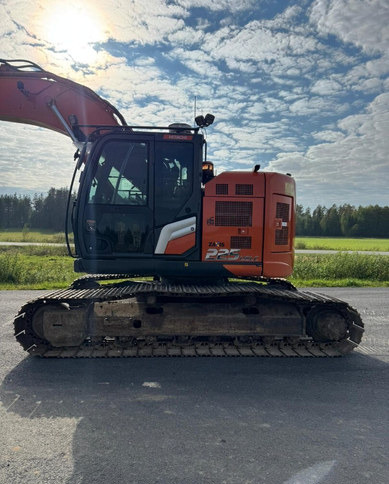 HitachiZX225USLC-7 + Engcon - Ekskavator me zinxhirë: foto 5 HitachiZX225USLC-7 + Engcon - Ekskavator me zinxhirë: foto 5