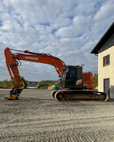 HitachiZX225USLC-7 + Engcon - Ekskavator me zinxhirë: foto 2 HitachiZX225USLC-7 + Engcon - Ekskavator me zinxhirë: foto 2