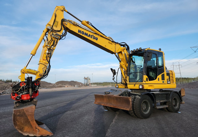 KOMATSU Komatsu PW148-8 Rototilt R6 - Ekskavator me goma: foto 1 KOMATSU Komatsu PW148-8 Rototilt R6 - Ekskavator me goma: foto 1