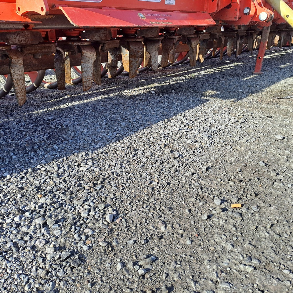 ERPICE ROTANTE PIEGHEVOLE MASCHIO AQUILA RAP 7000 - Freze bujqësore: foto 3 ERPICE ROTANTE PIEGHEVOLE MASCHIO AQUILA RAP 7000 - Freze bujqësore: foto 3