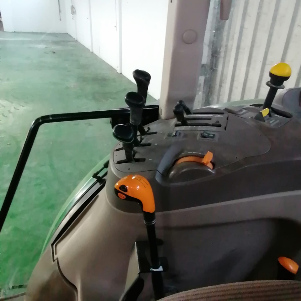 JOHN DEERE 5070 M - Traktor: foto 4 JOHN DEERE 5070 M - Traktor: foto 4