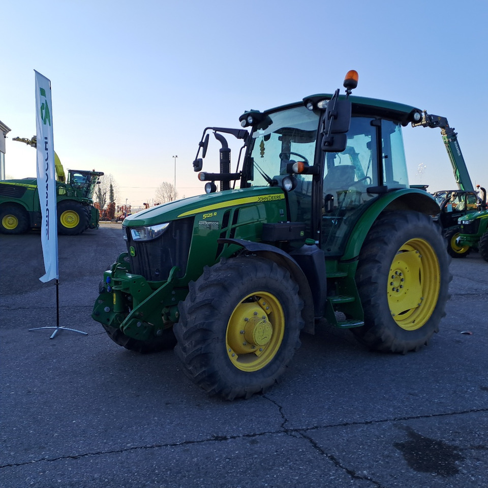 JOHN DEERE 5125R - Traktor: foto 1 JOHN DEERE 5125R - Traktor: foto 1