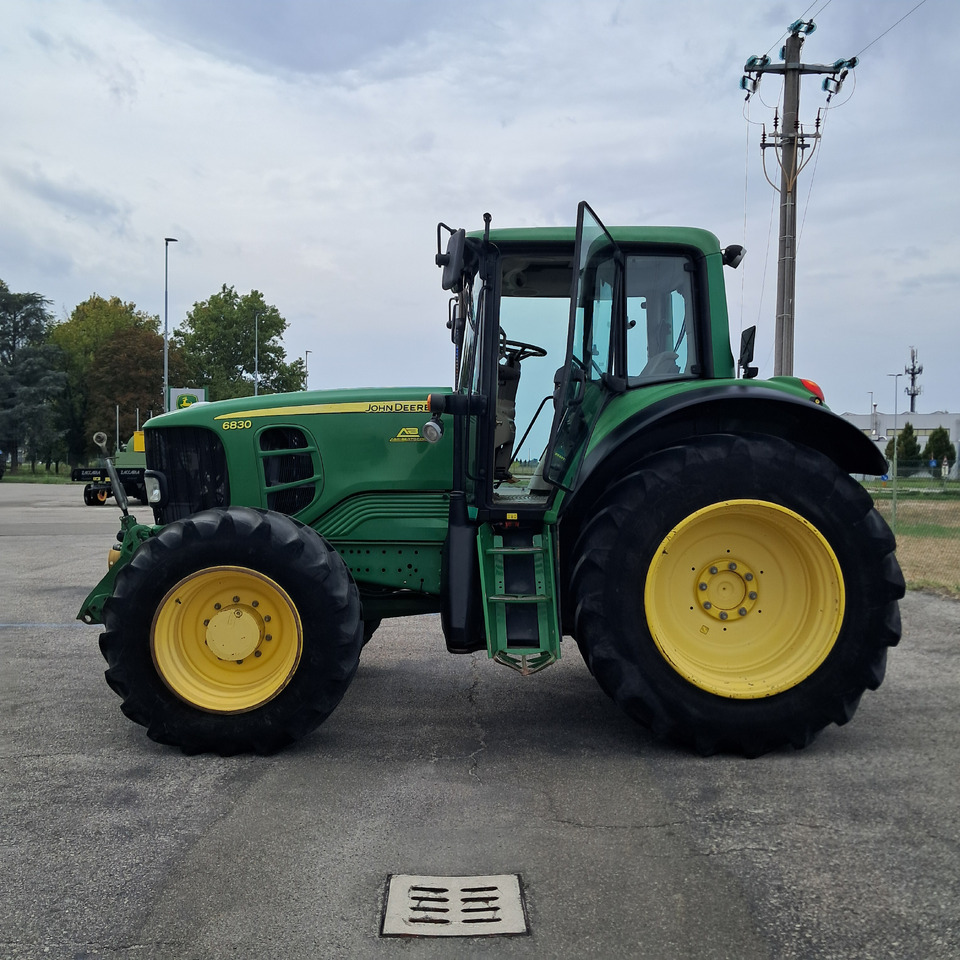 JOHN DEERE 6830 Premium - Traktor: foto 3 JOHN DEERE 6830 Premium - Traktor: foto 3
