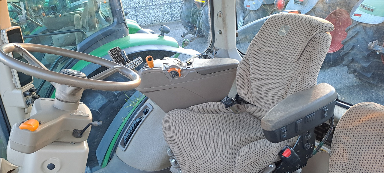 JOHN DEERE 7230R - ASTA AGRIBERTOCCHI - Traktor: foto 4 JOHN DEERE 7230R - ASTA AGRIBERTOCCHI - Traktor: foto 4