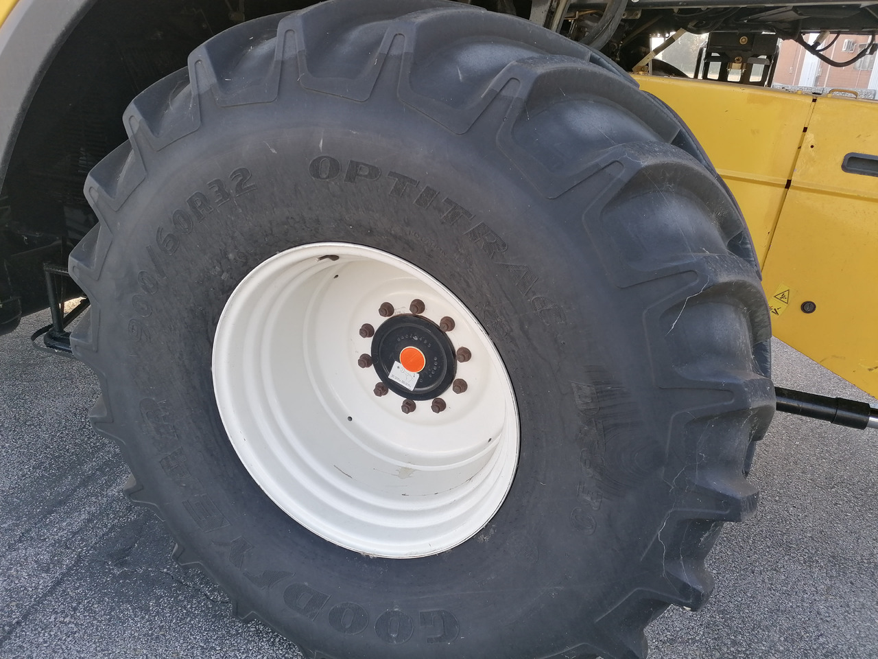 NEW HOLLAND CR 9060 - Autokombajnë: foto 3 NEW HOLLAND CR 9060 - Autokombajnë: foto 3