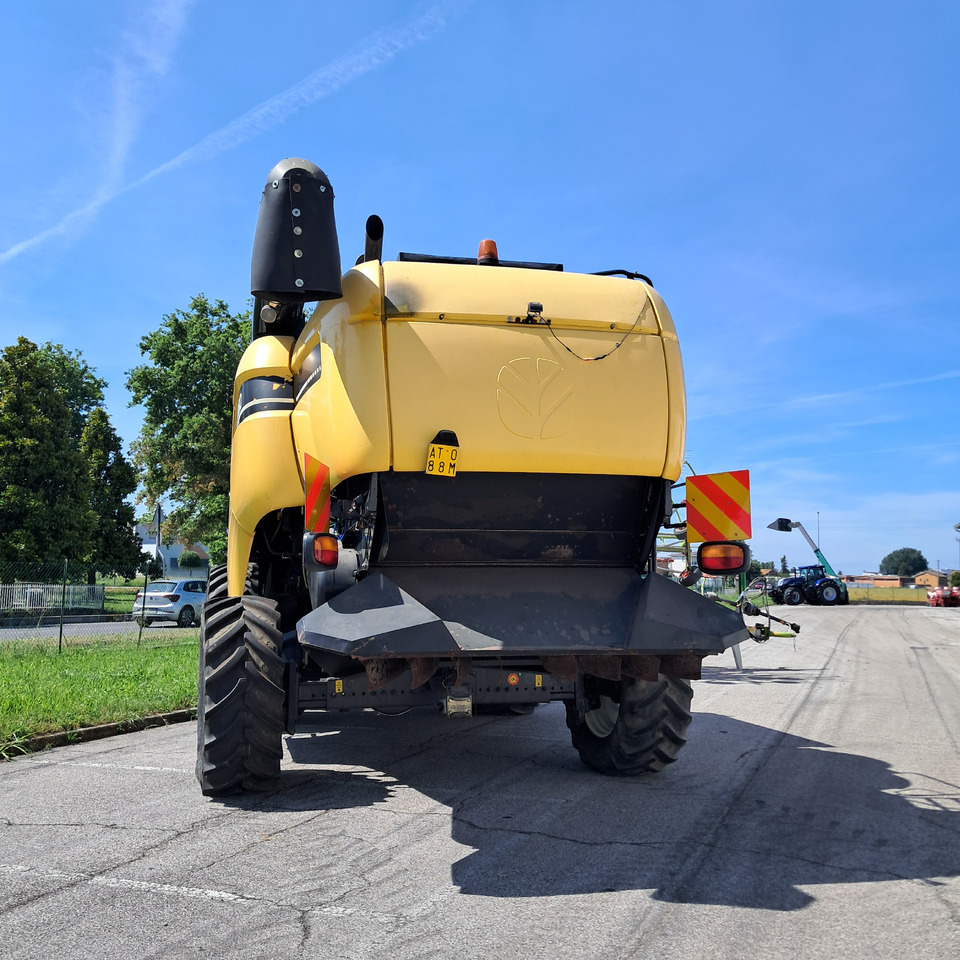 NEW HOLLAND CX880 - Autokombajnë: foto 4 NEW HOLLAND CX880 - Autokombajnë: foto 4