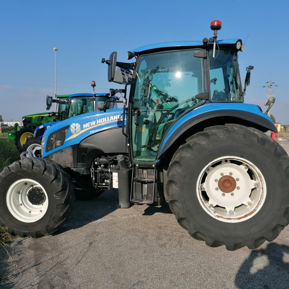 NEW HOLLAND T4.105 - Traktor: foto 2 NEW HOLLAND T4.105 - Traktor: foto 2