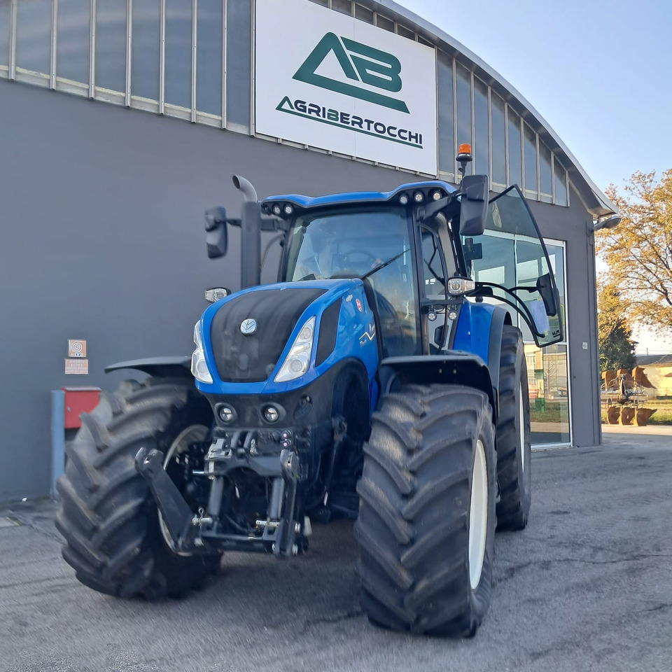 NEW HOLLAND T7 HD - Traktor: foto 2 NEW HOLLAND T7 HD - Traktor: foto 2