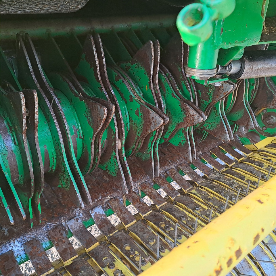 ROTOPRESSA JOHN DEERE 592 - Dengmbledhëse e rrumbullakët: foto 4 ROTOPRESSA JOHN DEERE 592 - Dengmbledhëse e rrumbullakët: foto 4