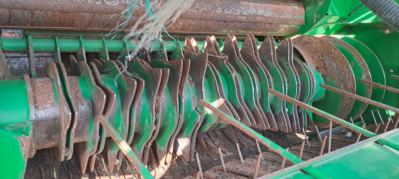 ROTOPRESSA JOHN DEERE 960 - ASTA AGRIBERTOCCHI - Dengmbledhëse e rrumbullakët: foto 4 ROTOPRESSA JOHN DEERE 960 - ASTA AGRIBERTOCCHI - Dengmbledhëse e rrumbullakët: foto 4