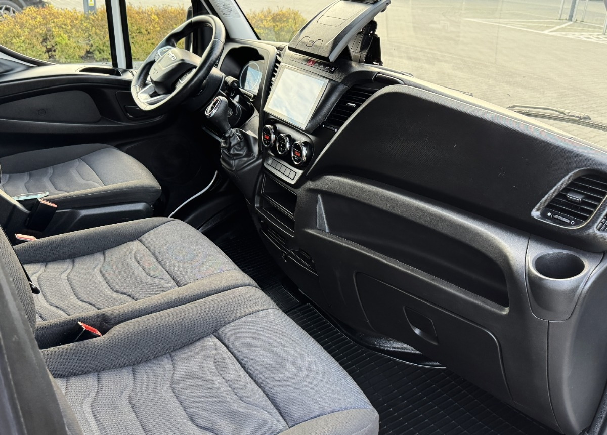 Iveco Daily L4H3 3.0 180KM Hi-matic LED KAMERA Bezwypadkowy Salon PL FV23 - Furgon: foto 5 Iveco Daily L4H3 3.0 180KM Hi-matic LED KAMERA Bezwypadkowy Salon PL FV23 - Furgon: foto 5