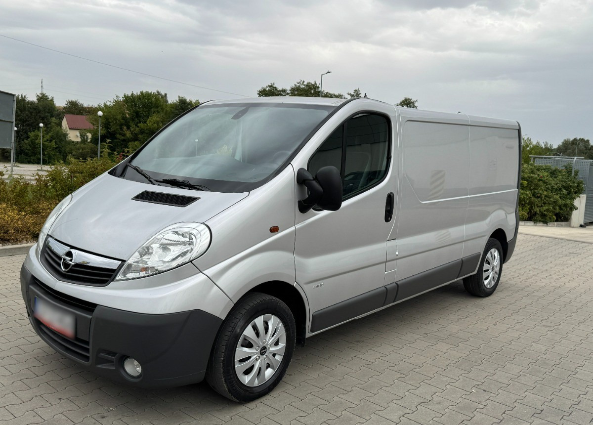 Opel Vivaro 2.0 DCI 115KM 2013 Rok SERWISOWANY Bezwypadkowy Super Stan - Furgon: foto 1 Opel Vivaro 2.0 DCI 115KM 2013 Rok SERWISOWANY Bezwypadkowy Super Stan - Furgon: foto 1