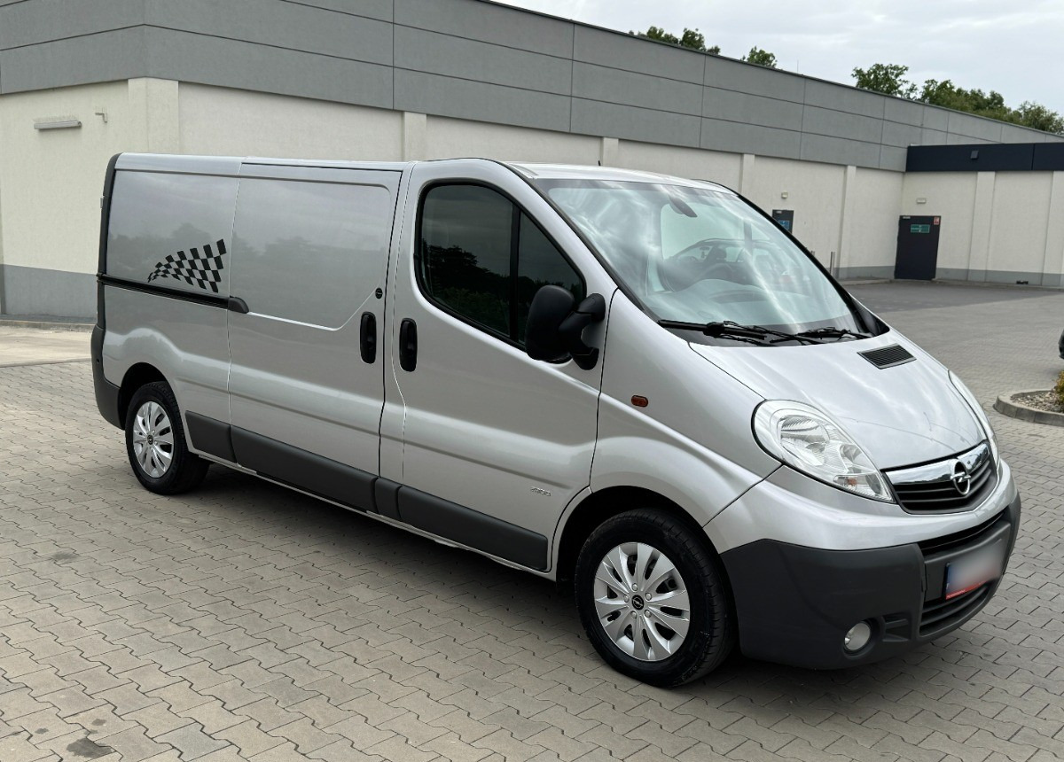 Opel Vivaro 2.0 DCI 115KM 2013 Rok SERWISOWANY Bezwypadkowy Super Stan - Furgon: foto 4 Opel Vivaro 2.0 DCI 115KM 2013 Rok SERWISOWANY Bezwypadkowy Super Stan - Furgon: foto 4