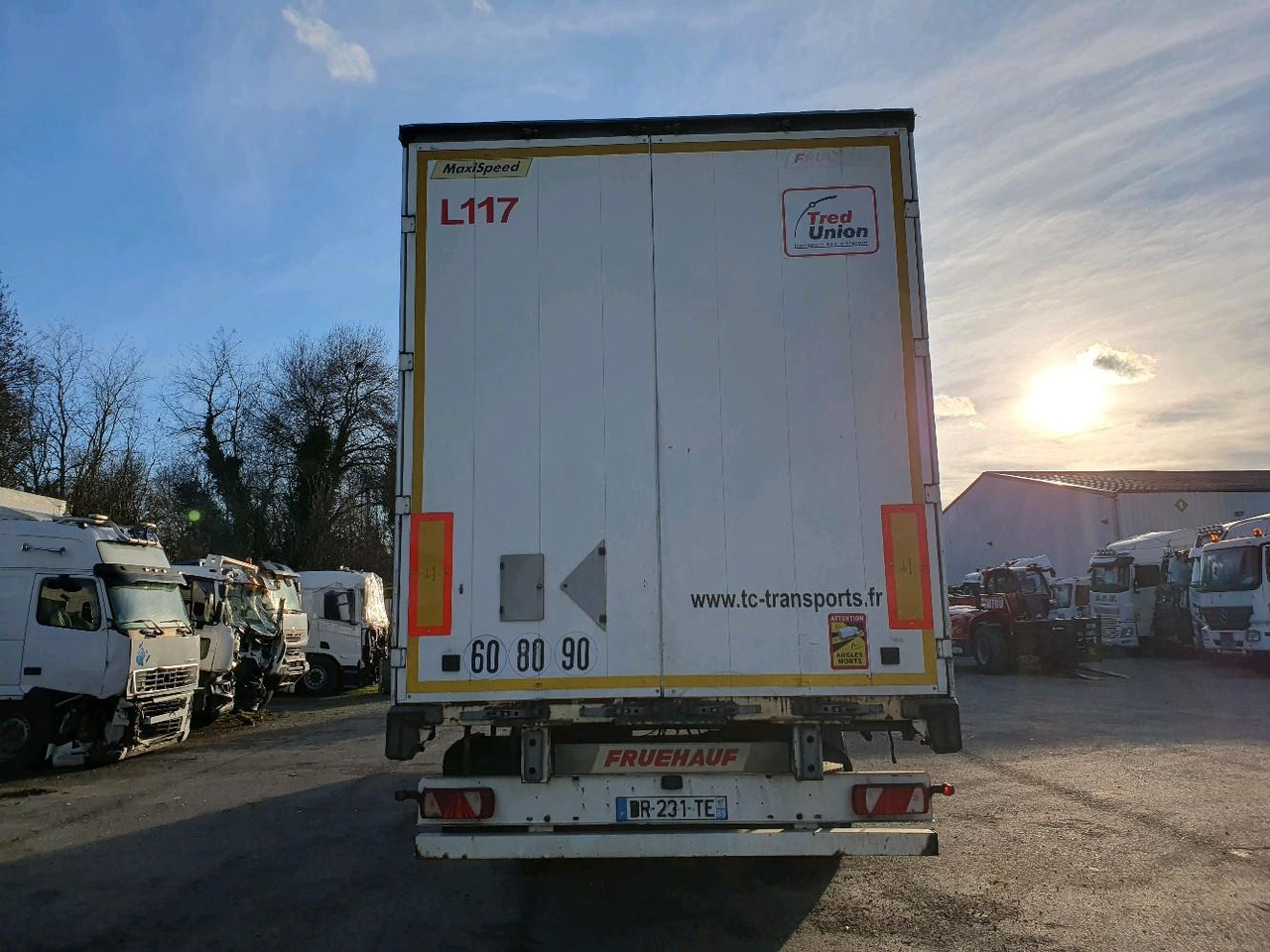 FRUEHAUF SEMI SAVOYARDE FST4FC - Gjysmë rimorkio me tendë: foto 5 FRUEHAUF SEMI SAVOYARDE FST4FC - Gjysmë rimorkio me tendë: foto 5