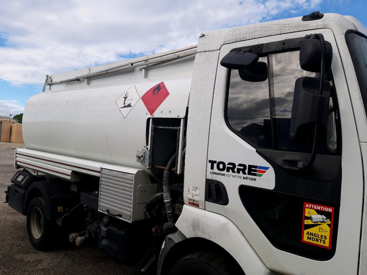 RENAULT MIDLUM CITERNE 7500 - Autobot: foto 3 RENAULT MIDLUM CITERNE 7500 - Autobot: foto 3