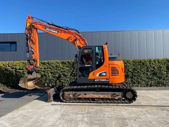 Doosan DX140LCR-5 - Ekskavator me zinxhirë: foto 4 Doosan DX140LCR-5 - Ekskavator me zinxhirë: foto 4