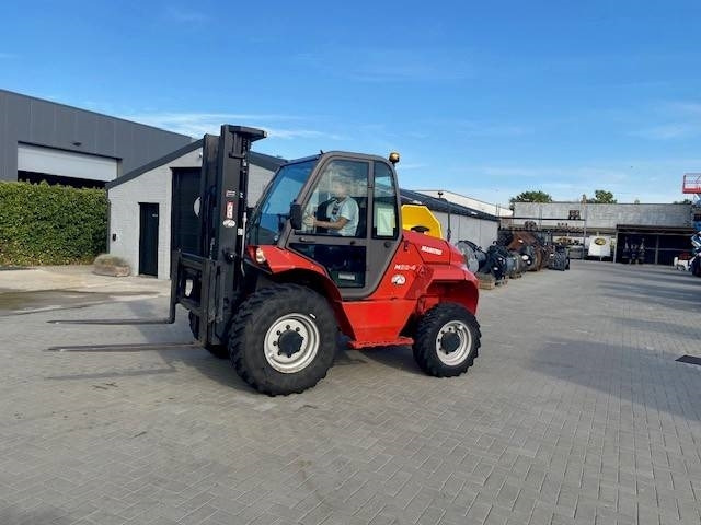 Manitou M 30.4 - Ngarkues me pirun për terren të ashpër: foto 3 Manitou M 30.4 - Ngarkues me pirun për terren të ashpër: foto 3