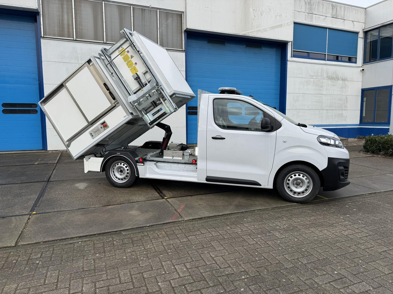 Citroen E-Jumpy veegvuil zijbelader seitenlader mullfahrzeug - Kamioncine vetëshkarkuese, Furgon elektrik: foto 1 Citroen E-Jumpy veegvuil zijbelader seitenlader mullfahrzeug - Kamioncine vetëshkarkuese, Furgon elektrik: foto 1