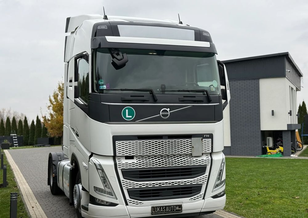 Volvo FH 460 AUTOMAT PARK COOL DWA ZBIORNIKI - Gjysmë-kamion: foto 5 Volvo FH 460 AUTOMAT PARK COOL DWA ZBIORNIKI - Gjysmë-kamion: foto 5