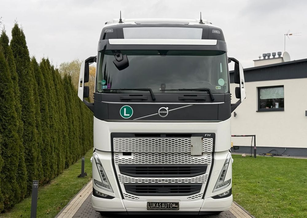 Volvo FH 460 AUTOMAT PARK COOL DWA ZBIORNIKI - Gjysmë-kamion: foto 4 Volvo FH 460 AUTOMAT PARK COOL DWA ZBIORNIKI - Gjysmë-kamion: foto 4