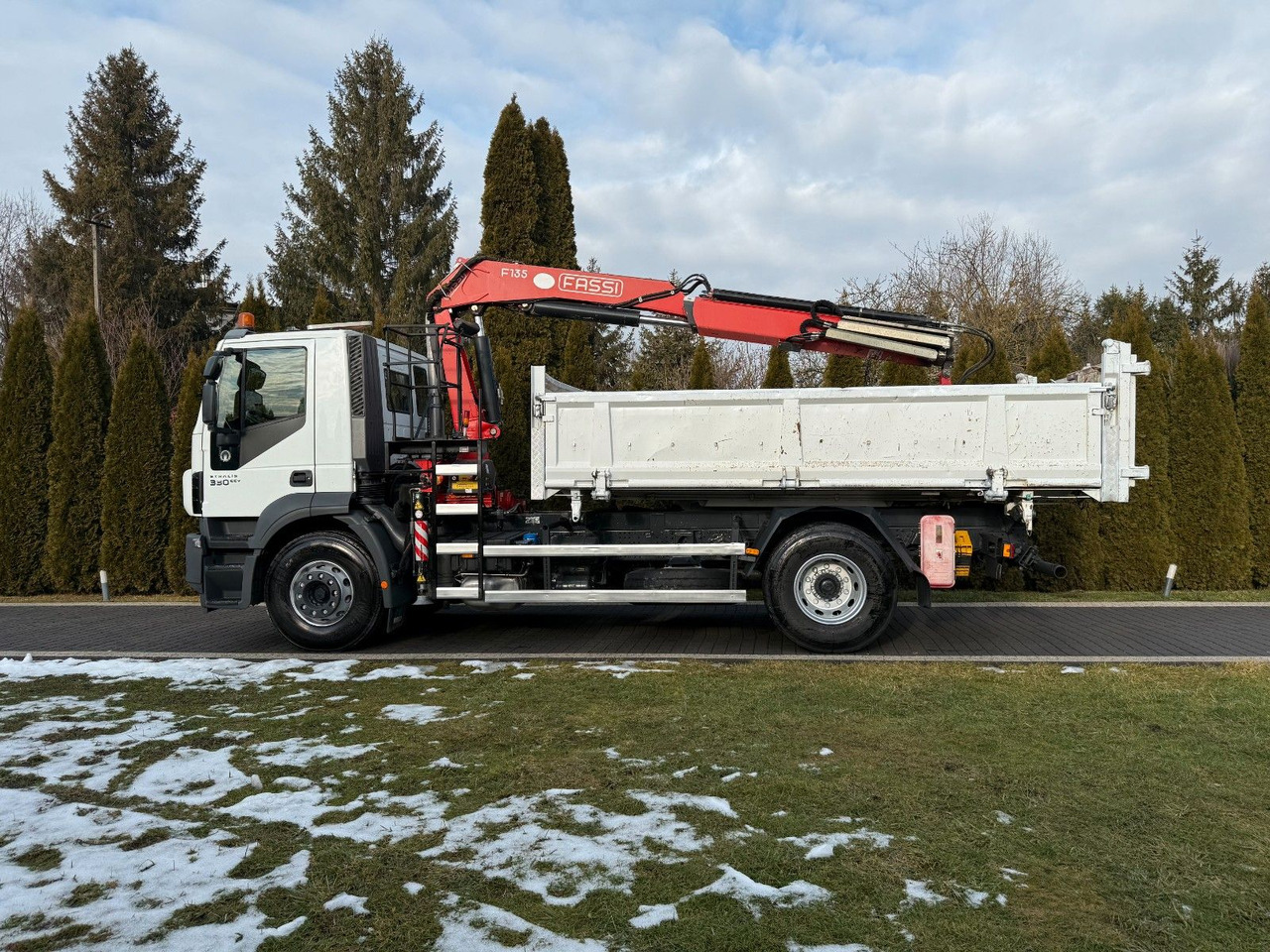 Iveco STRALIS 330 / 4x2/ TIPPER /FASSI F135 - Kamion vetëshkarkues, Kamion me vinç: foto 4 Iveco STRALIS 330 / 4x2/ TIPPER /FASSI F135 - Kamion vetëshkarkues, Kamion me vinç: foto 4