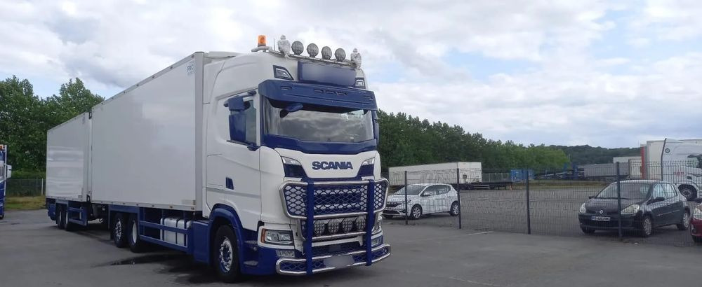 Scania S 500 CARIER FRIGO 6X2 RETARDER - Kamion frigorifer: foto 1 Scania S 500 CARIER FRIGO 6X2 RETARDER - Kamion frigorifer: foto 1