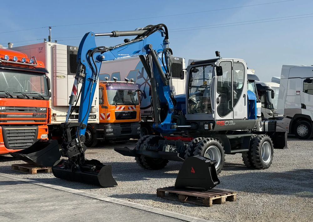 Wacker Neuson 9503-2 TRZY ŁYŻKI - Ekskavator me goma: foto 1 Wacker Neuson 9503-2 TRZY ŁYŻKI - Ekskavator me goma: foto 1