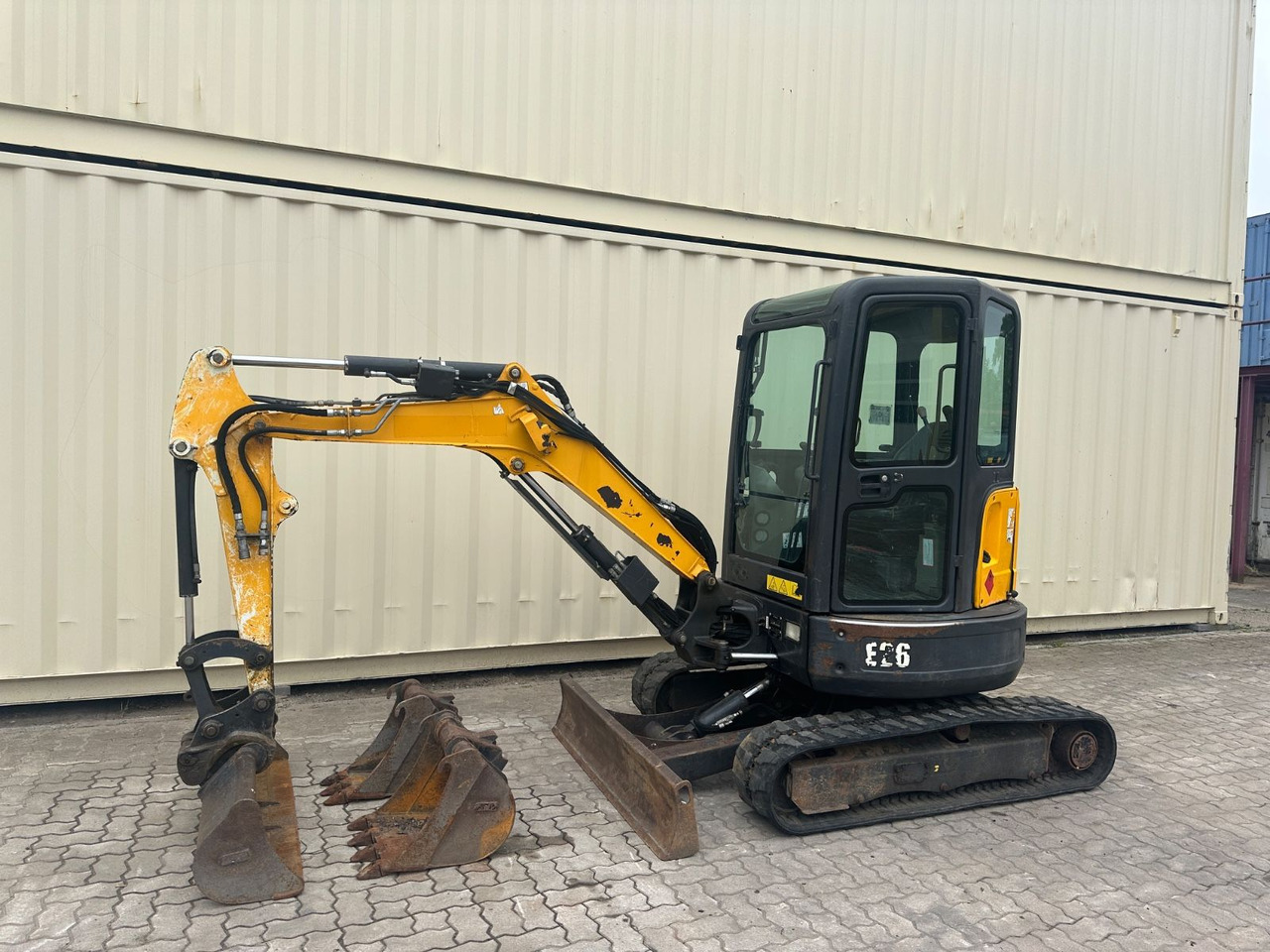 Bobcat E26 / 2015 BJ / 3 x Löffel / 3.441 H - Miniekskavator: foto 1 Bobcat E26 / 2015 BJ / 3 x Löffel / 3.441 H - Miniekskavator: foto 1