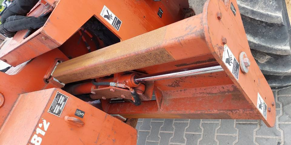 Lizingu i  Koparka łańcuchowa Ditch Witch 8020 85KM Koparka łańcuchowa Ditch Witch 8020 85KM: foto 9