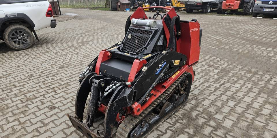 Miniładowarka Toro Dingo TX1000 bobcat ditch witch - Fadromë me shkarkim nga prapa: foto 2 Miniładowarka Toro Dingo TX1000 bobcat ditch witch - Fadromë me shkarkim nga prapa: foto 2