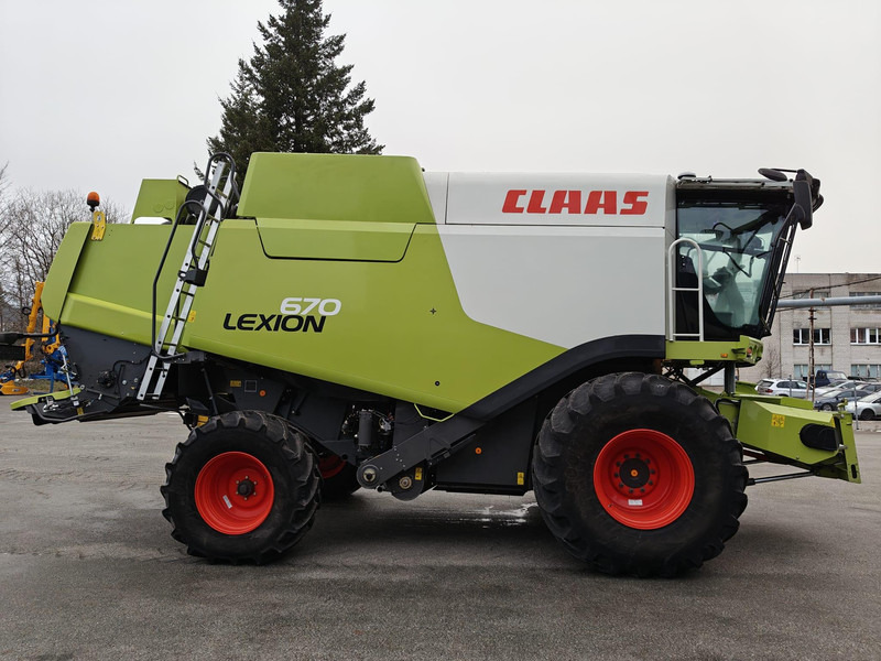 Claas Lexion 670 - Autokombajnë: foto 3 Claas Lexion 670 - Autokombajnë: foto 3