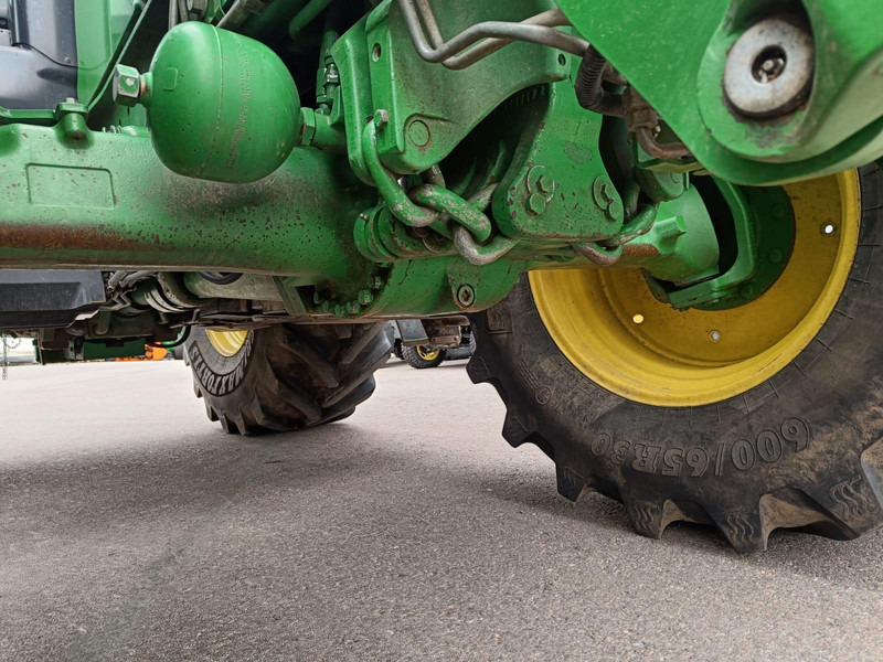 Traktor John Deere 6215R: foto 11