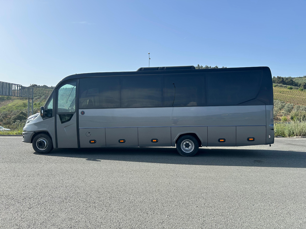 IVECO DAILY - RIGHT HAND DRIVE TOURISTIC VEHICLE - Autobus urban: foto 5 IVECO DAILY - RIGHT HAND DRIVE TOURISTIC VEHICLE - Autobus urban: foto 5