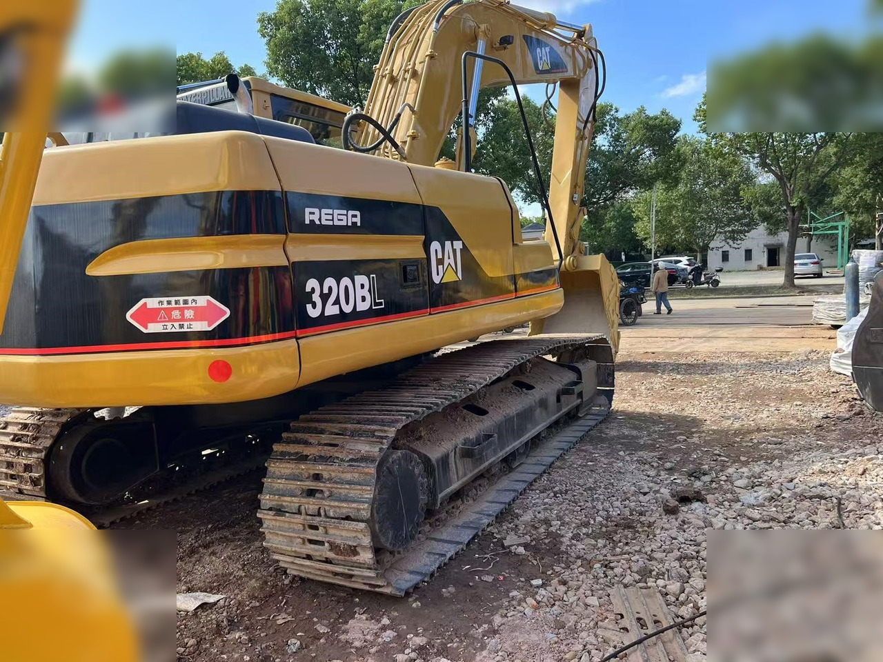 CATERPILLAR 320BL - Ekskavator me zinxhirë: foto 3 CATERPILLAR 320BL - Ekskavator me zinxhirë: foto 3